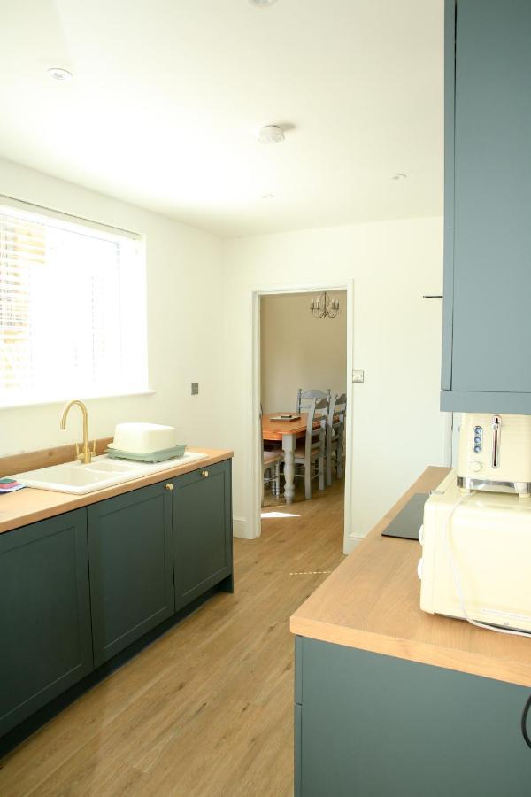 Fully Refurbished Property-March 22-Next To Beach 洛斯托夫特 外观 照片