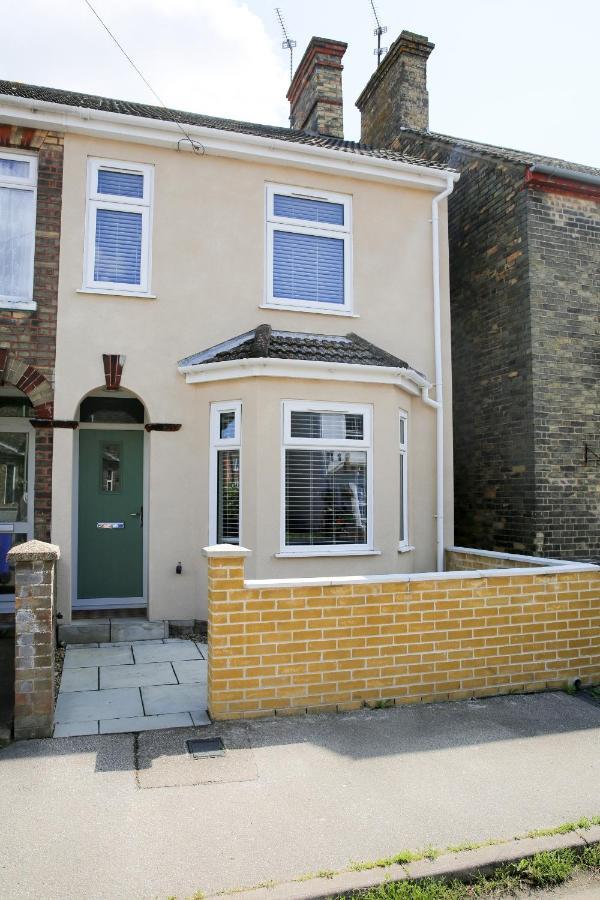 Fully Refurbished Property-March 22-Next To Beach 洛斯托夫特 外观 照片