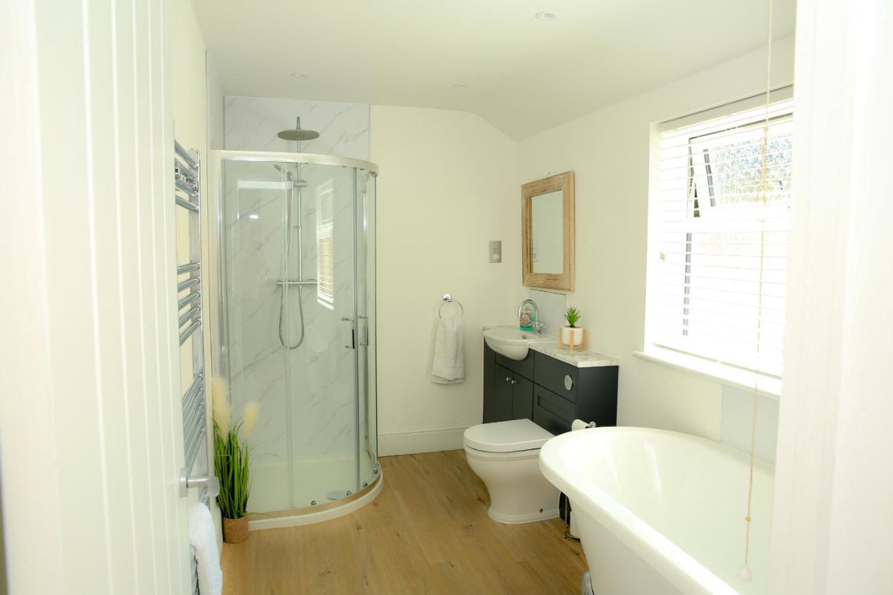 Fully Refurbished Property-March 22-Next To Beach 洛斯托夫特 外观 照片